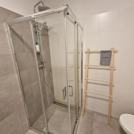 Aparthotel & Burgers Rezidenca Pipanova 4*