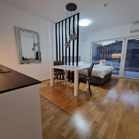 & Burgers Rezidenca Pipanova Aparthotel 4*