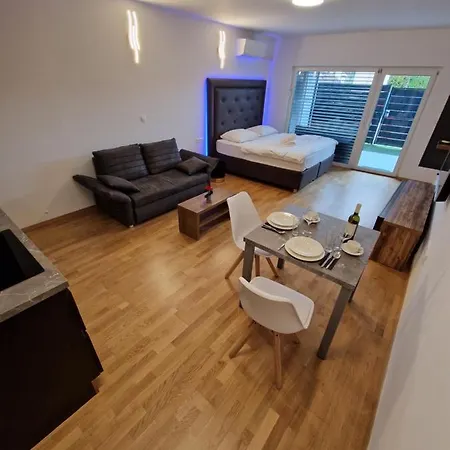 & Burgers Rezidenca Pipanova Aparthotel 4*