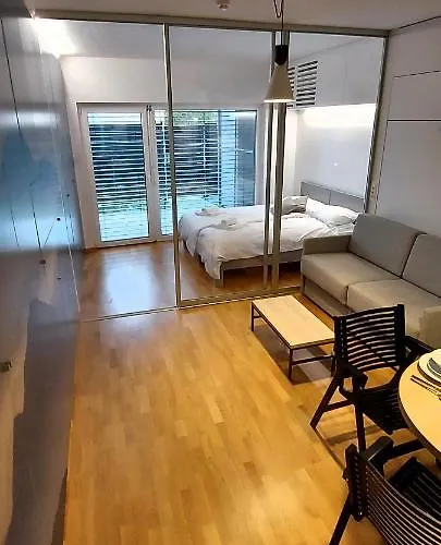 & Burgers Rezidenca Pipanova Апарт-отель Любляна