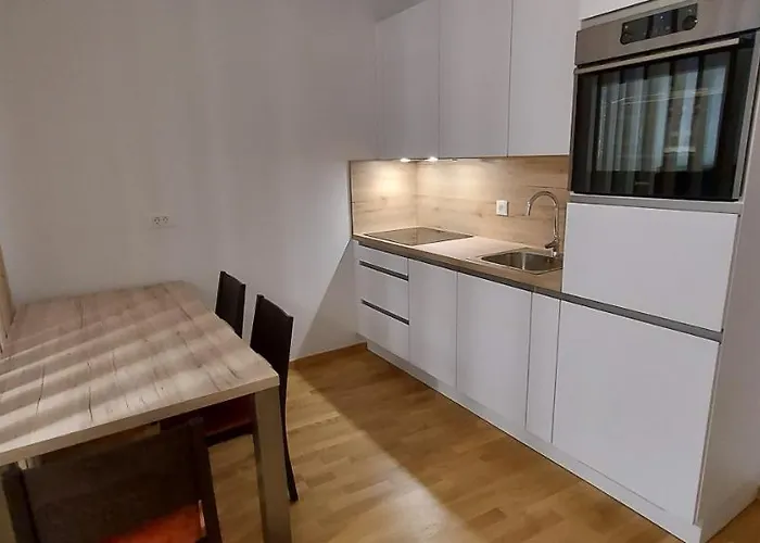 & Burgers Rezidenca Pipanova Любляна