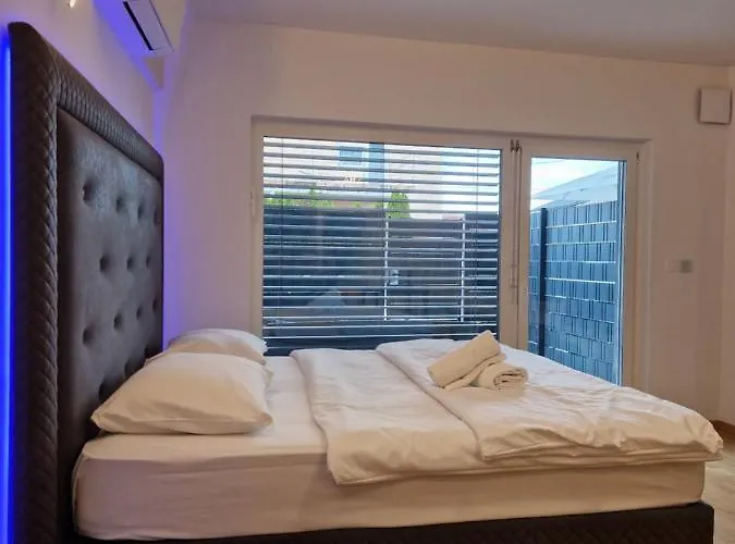 & Burgers Rezidenca Pipanova 4* Любляна