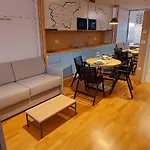 & Burgers Rezidenca Pipanova 아파트호텔