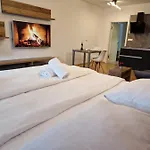 & Burgers Rezidenca Pipanova Λιουμπλιάνα