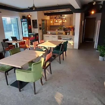 & Burgers Rezidenca Pipanova Ljubljana