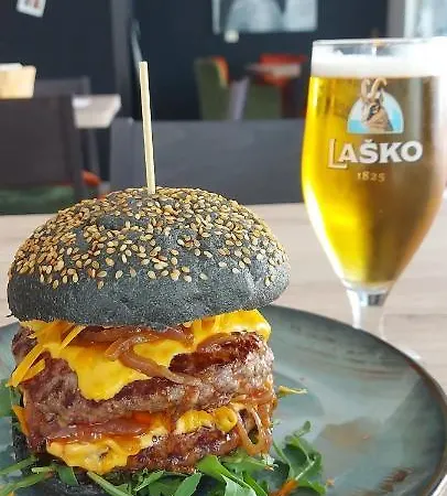 & Burgers Rezidenca Pipanova アパートホテル リュブリャナ