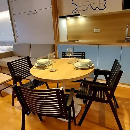 & Burgers Rezidenca Pipanova Aparthotel Ljubljana