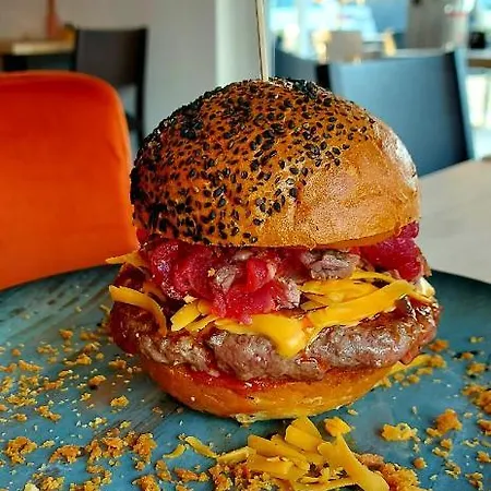 & Burgers Rezidenca Pipanova アパートホテル 4*