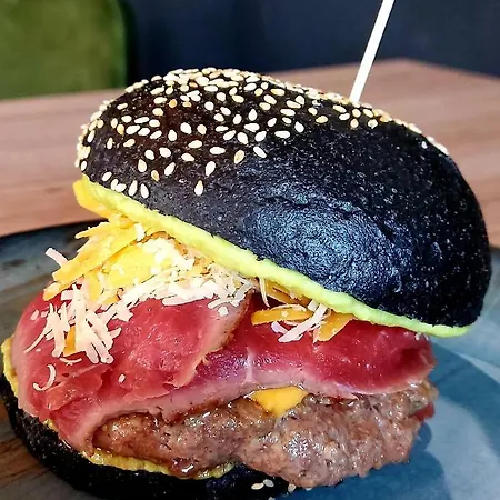 & Burgers Rezidenca Pipanova Apartmanhotel Ljubljana