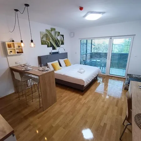 & Burgers Rezidenca Pipanova 아파트호텔 류블랴나