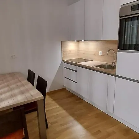 & Burgers Rezidenca Pipanova ليوبليانا