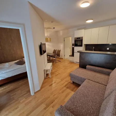 & Burgers Rezidenca Pipanova Apartmanhotel 4*
