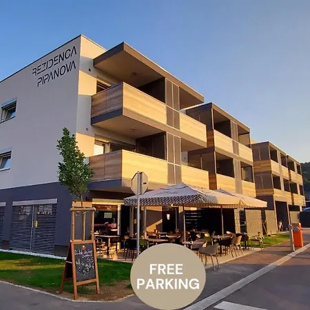 & Burgers Rezidenca Pipanova 4*