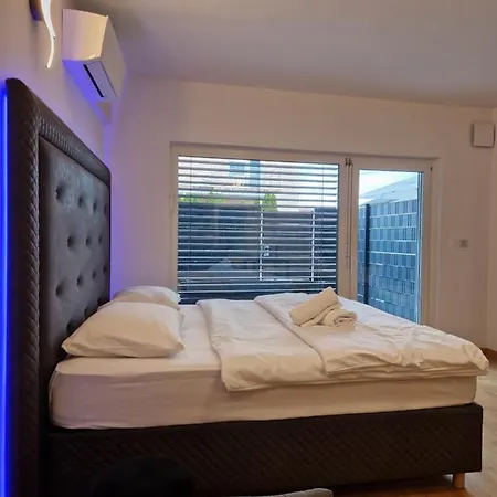 & Burgers Rezidenca Pipanova 4* Ljubljana