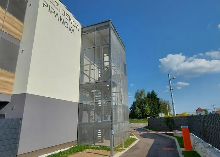 Hotel apartamentowy & Burgers Rezidenca Pipanova 4*