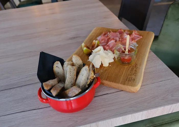 & Burgers Rezidenca Pipanova 4* Любляна