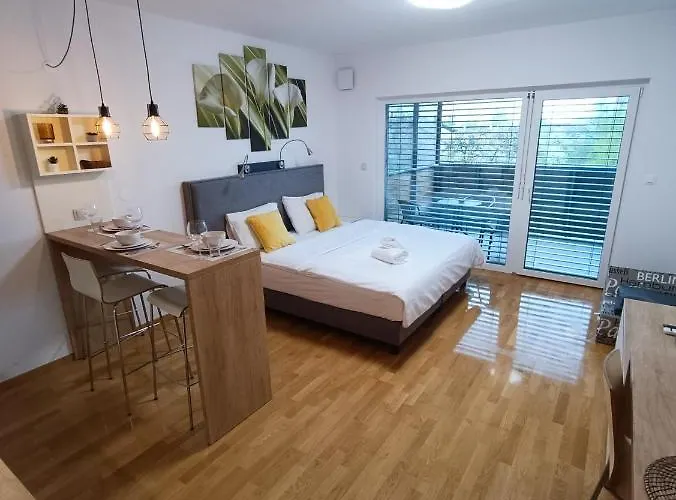 & Burgers Rezidenca Pipanova Апарт-отель Любляна