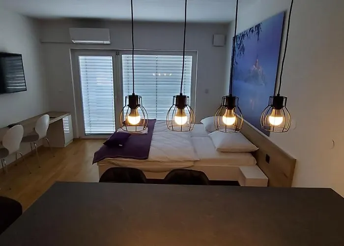 & Burgers Rezidenca Pipanova Hotel apartamentowy 4*