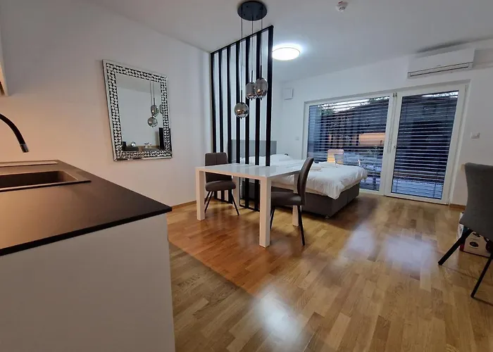 & Burgers Rezidenca Pipanova Hotel apartamentowy 4*