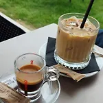 & Burgers Rezidenca Pipanova Ljubljana
