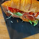 & Burgers Rezidenca Pipanova Apart Otel