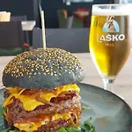 & Burgers Rezidenca Pipanova Apart Otel Ljubljana