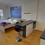 & Burgers Rezidenca Pipanova Apart Otel Ljubljana