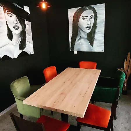 & Burgers Rezidenca Pipanova 4* Lublaň