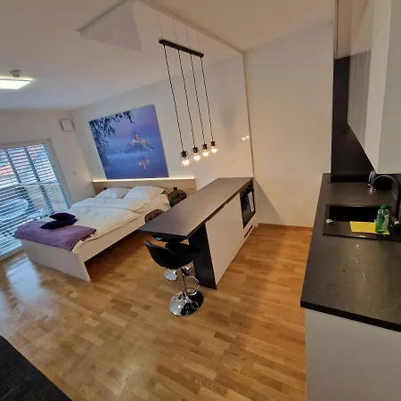 & Burgers Rezidenca Pipanova