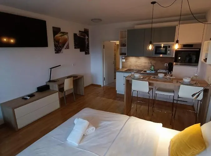 & Burgers Rezidenca Pipanova 4* Λιουμπλιάνα